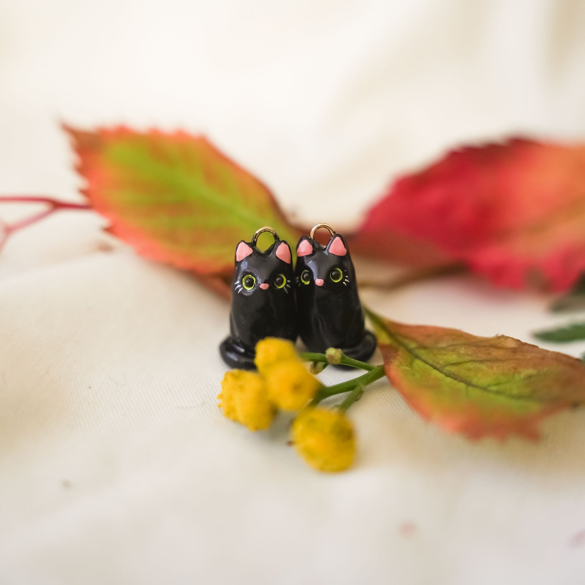 Cats earrings with witch hats