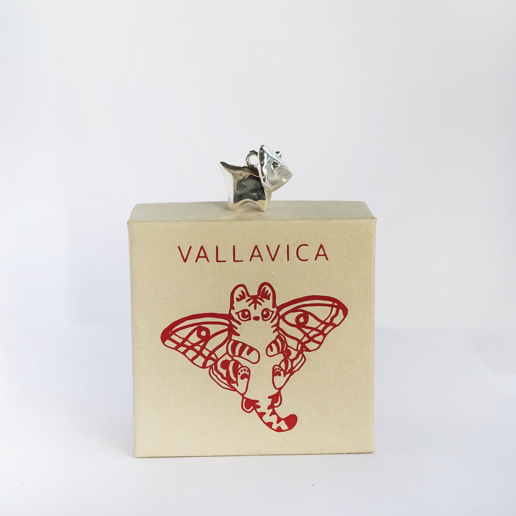 Silveratops pendant