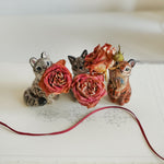 Snow Leopard - hold my leaf - figurine