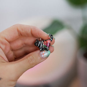 Black or white tiger pendant