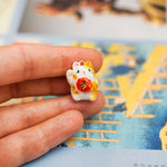 Maneki neko with a flower pendant