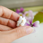 Maneki neko white with a flower pendant