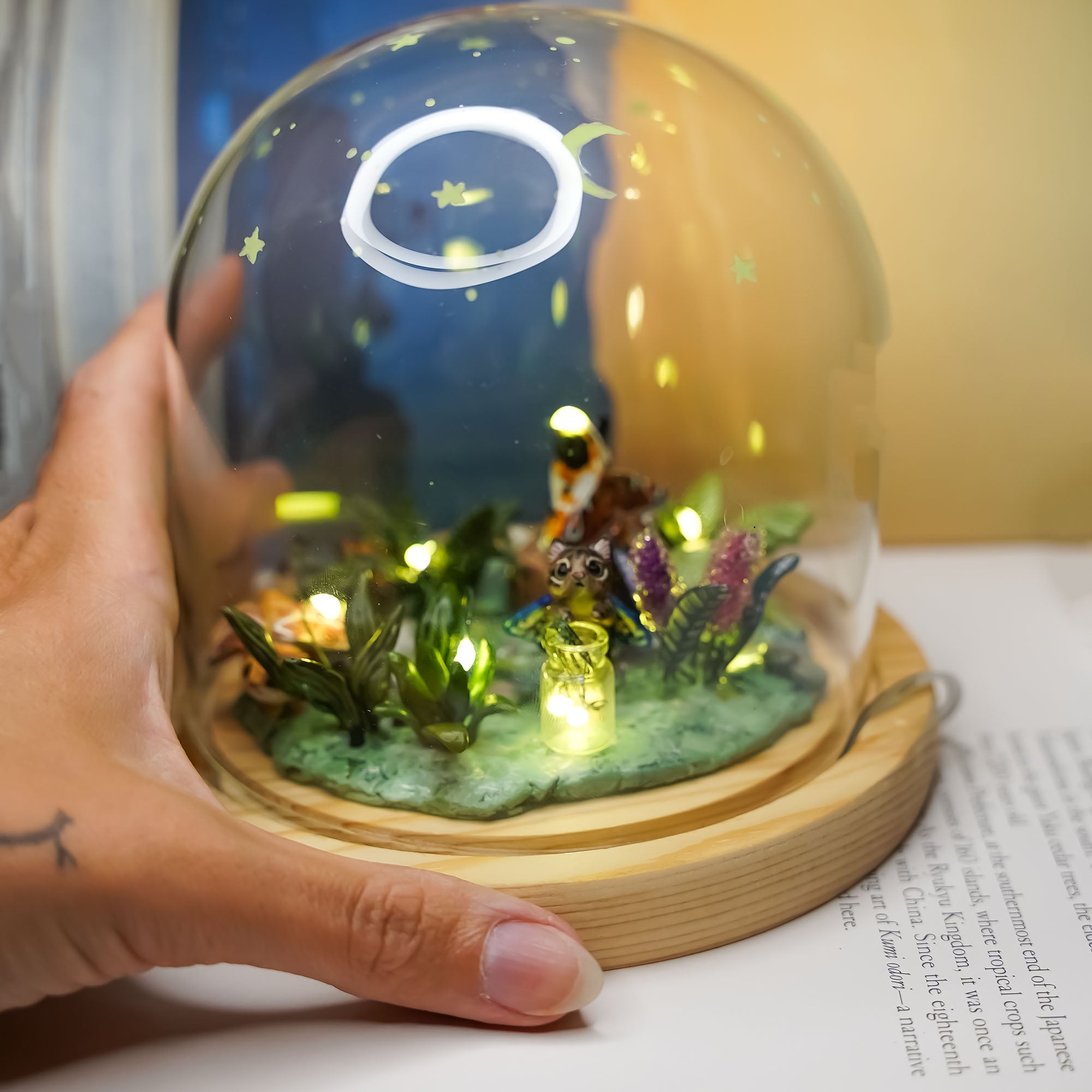 Catch fireflies - diorama with four Catflies