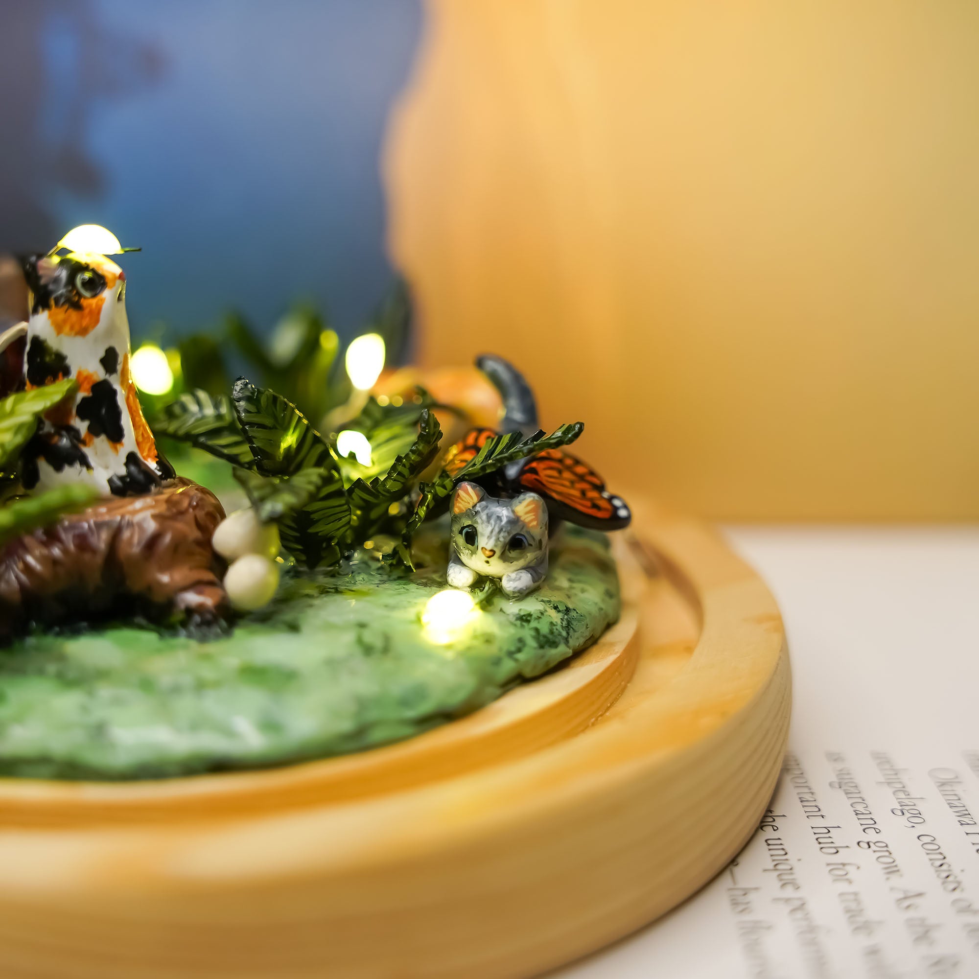 Catch fireflies - diorama with four Catflies