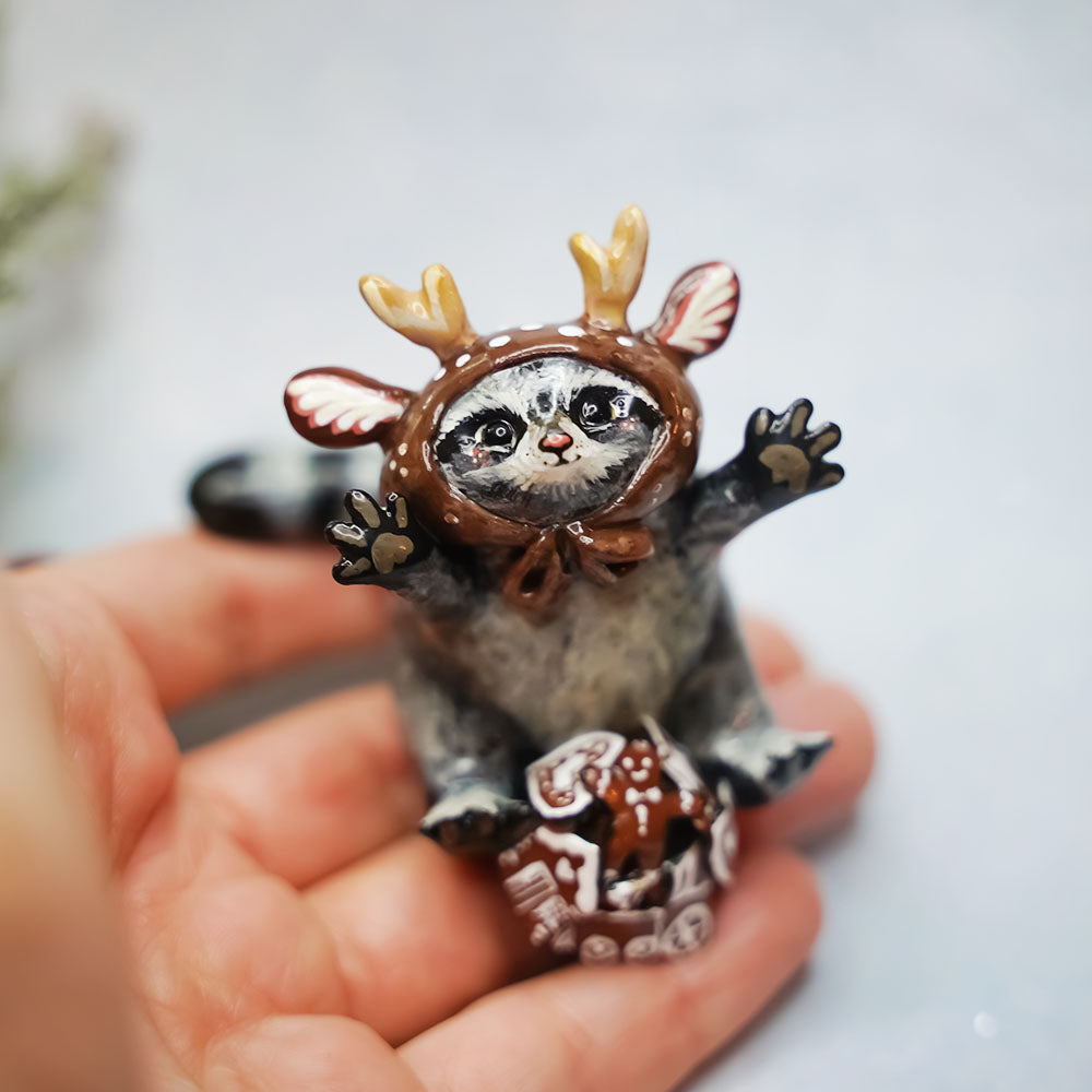 Little cup with a raccoon