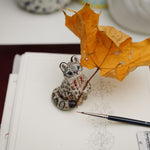 Snow Leopard - hold my leaf - figurine