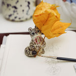 Snow Leopard - hold my leaf - figurine