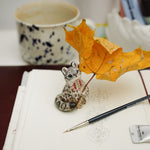 Snow Leopard - hold my leaf - figurine