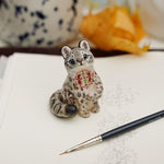 Snow Leopard - hold my leaf - figurine