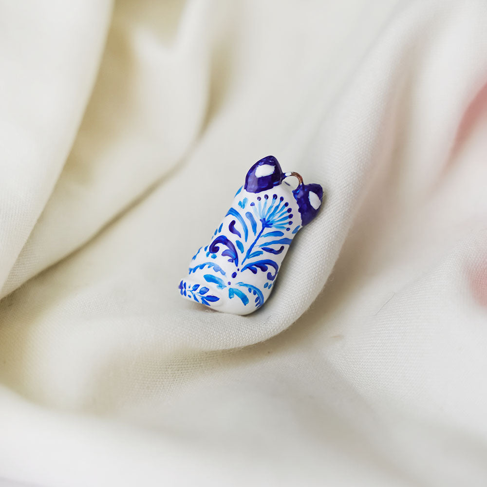 Tiger with blue flowers pendant