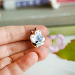 Maneki neko calico with a flower pendant