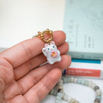 Maneki neko white with a flower pendant